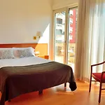 由特尼亚酒店 3*