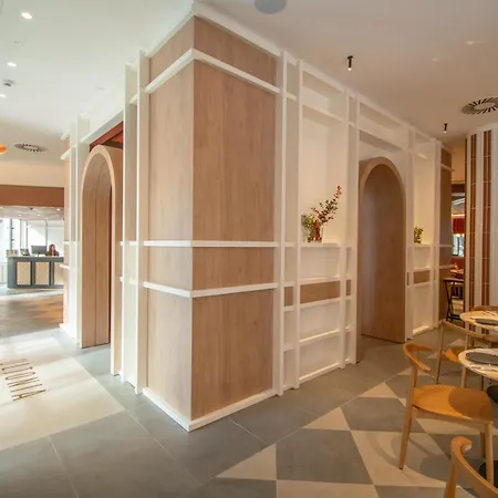 ウルトニア 3* ジローナ