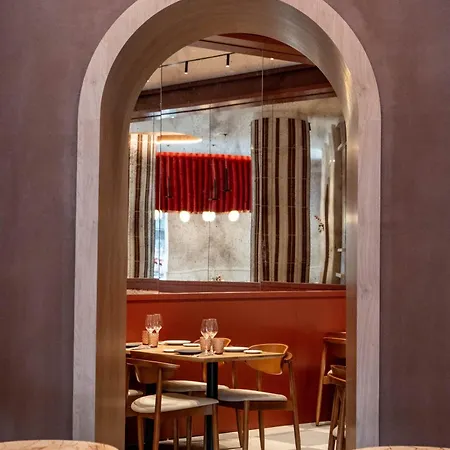 ウルトニア ジローナ