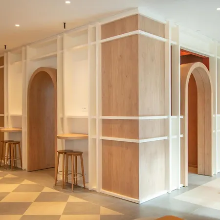 ウルトニア ホテル ジローナ