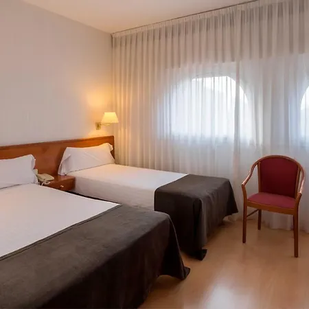 ウルトニア ホテル 3*